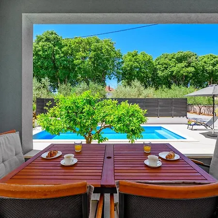 Andelka Ζαντάρ